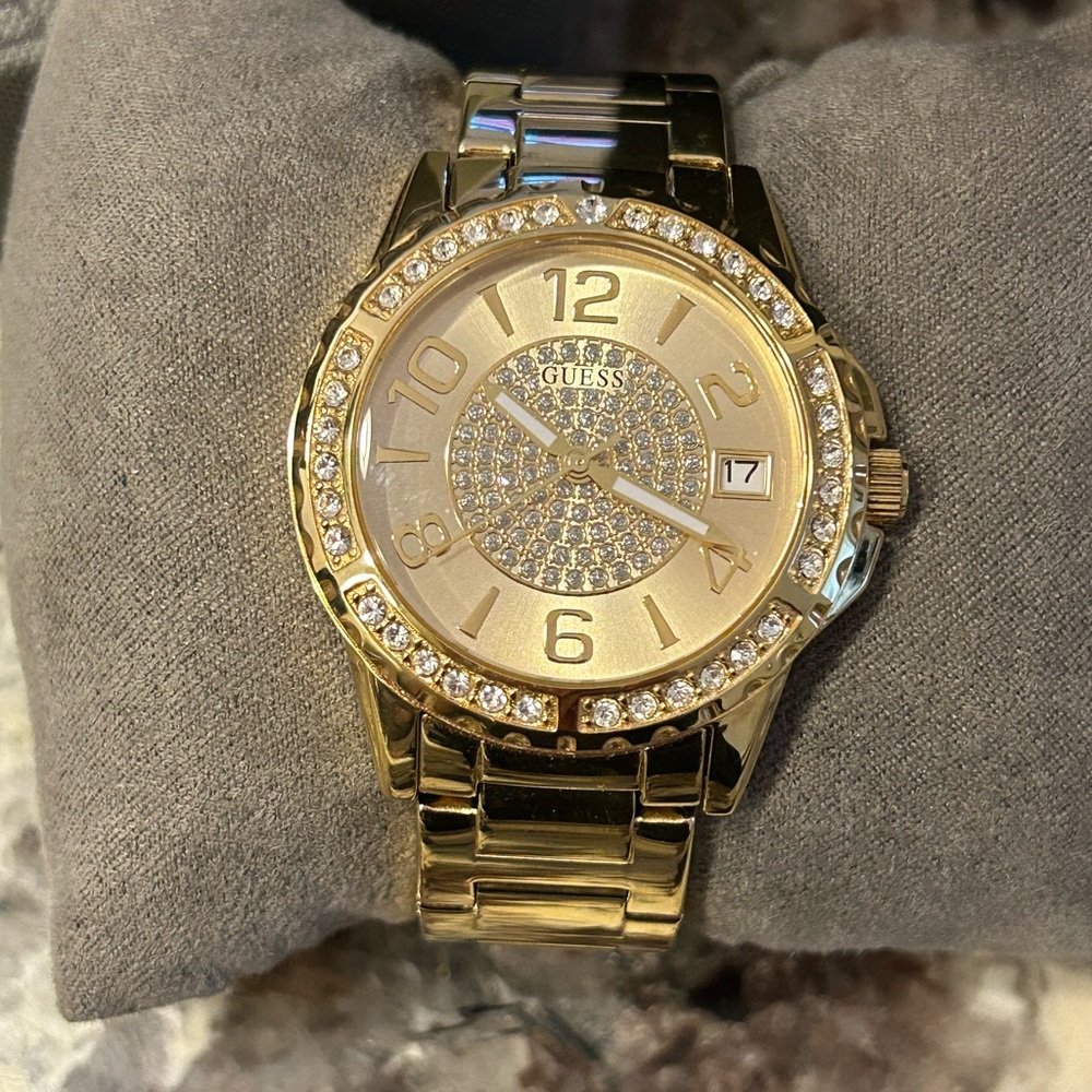 Guess women’s watch⭐️